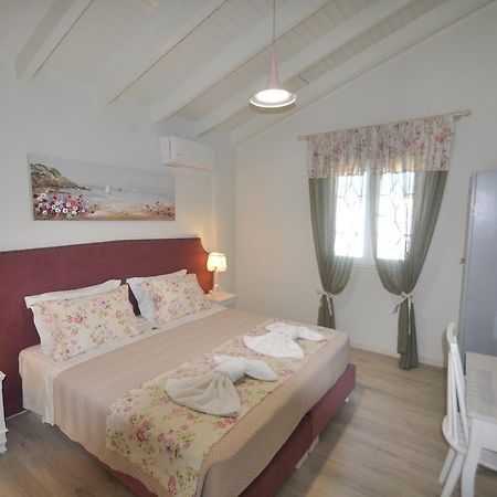 Apartamento Agios Gordios Stevens On The Hill Exterior foto