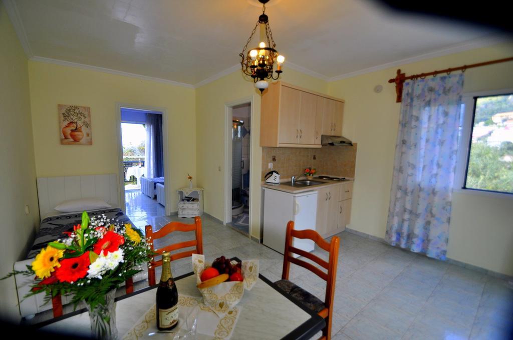 Apartamento Agios Gordios Stevens On The Hill Exterior foto